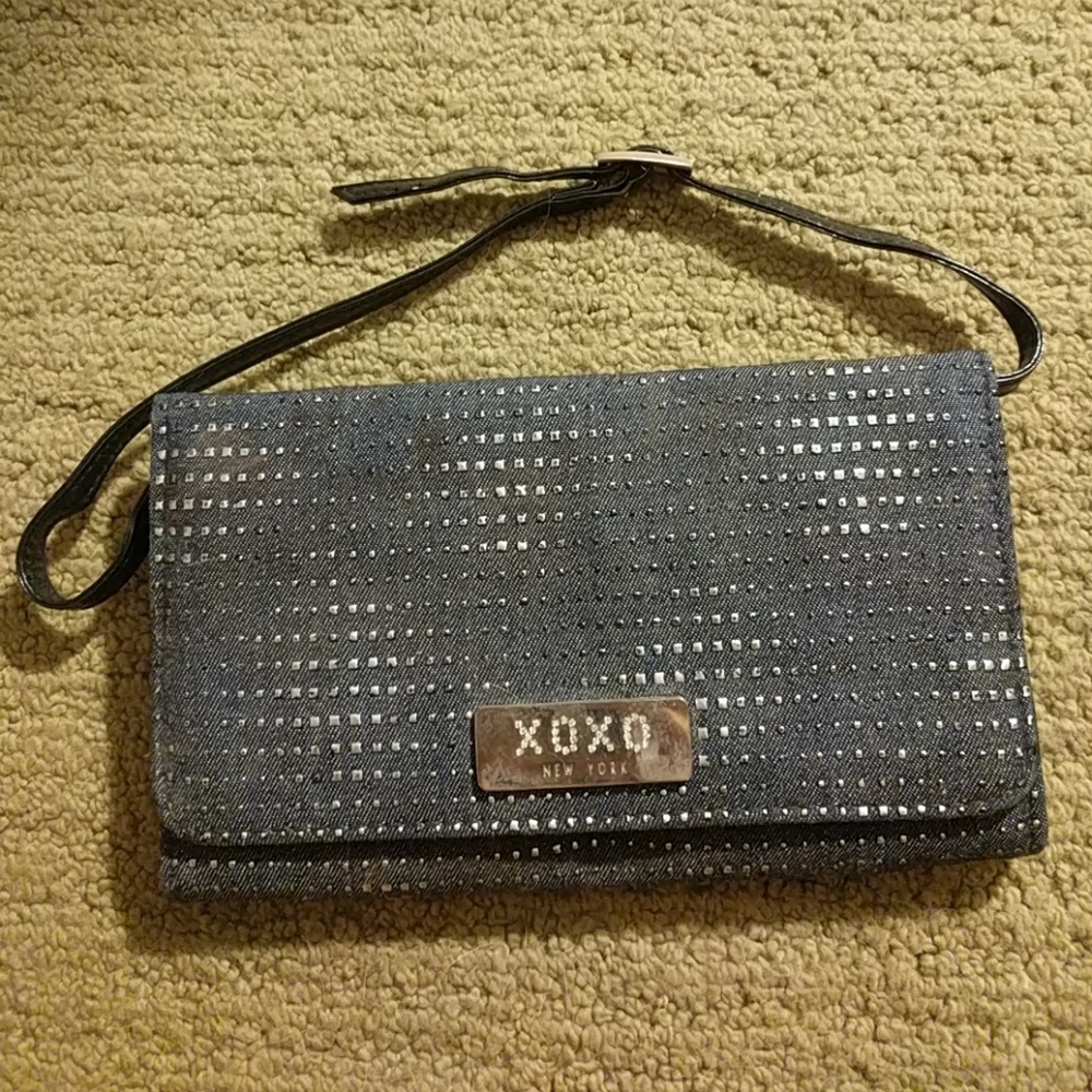 Xoxo clutch bag with removable strap